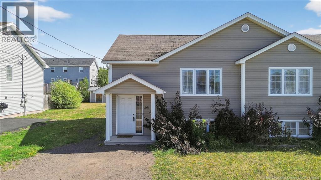201 Penrose, Moncton, New Brunswick  E1E 4W7 - Photo 4 - NB125422
