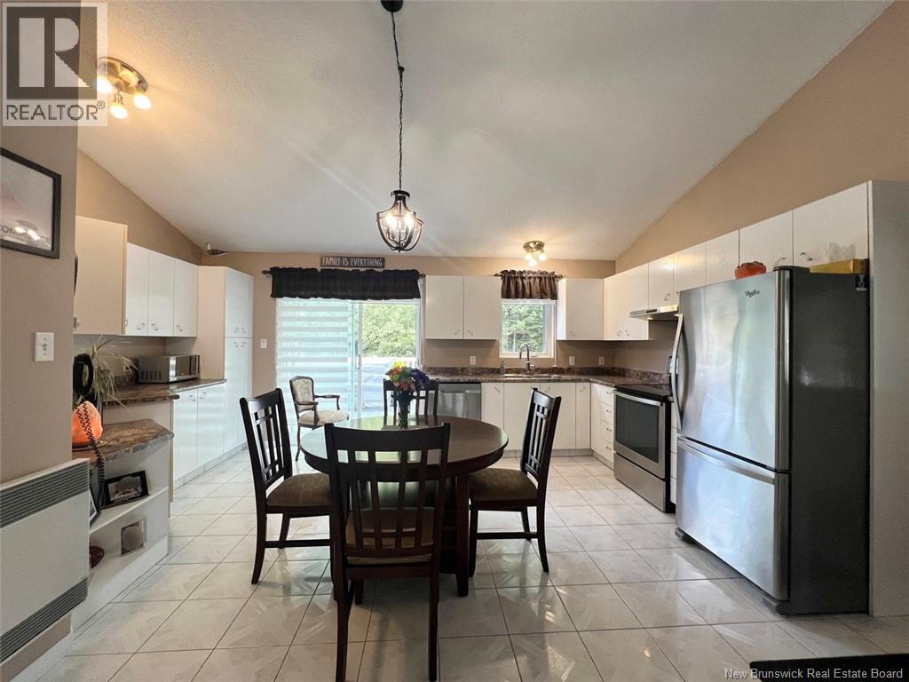 30 Des Gouverneurs Street, Edmundston, New Brunswick  E3V 4H5 - Photo 4 - NB125620