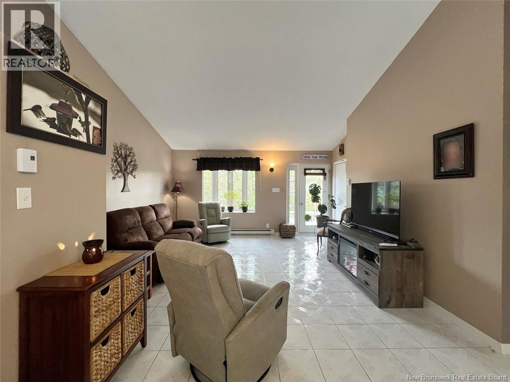 30 Des Gouverneurs Street, Edmundston, New Brunswick  E3V 4H5 - Photo 7 - NB125620