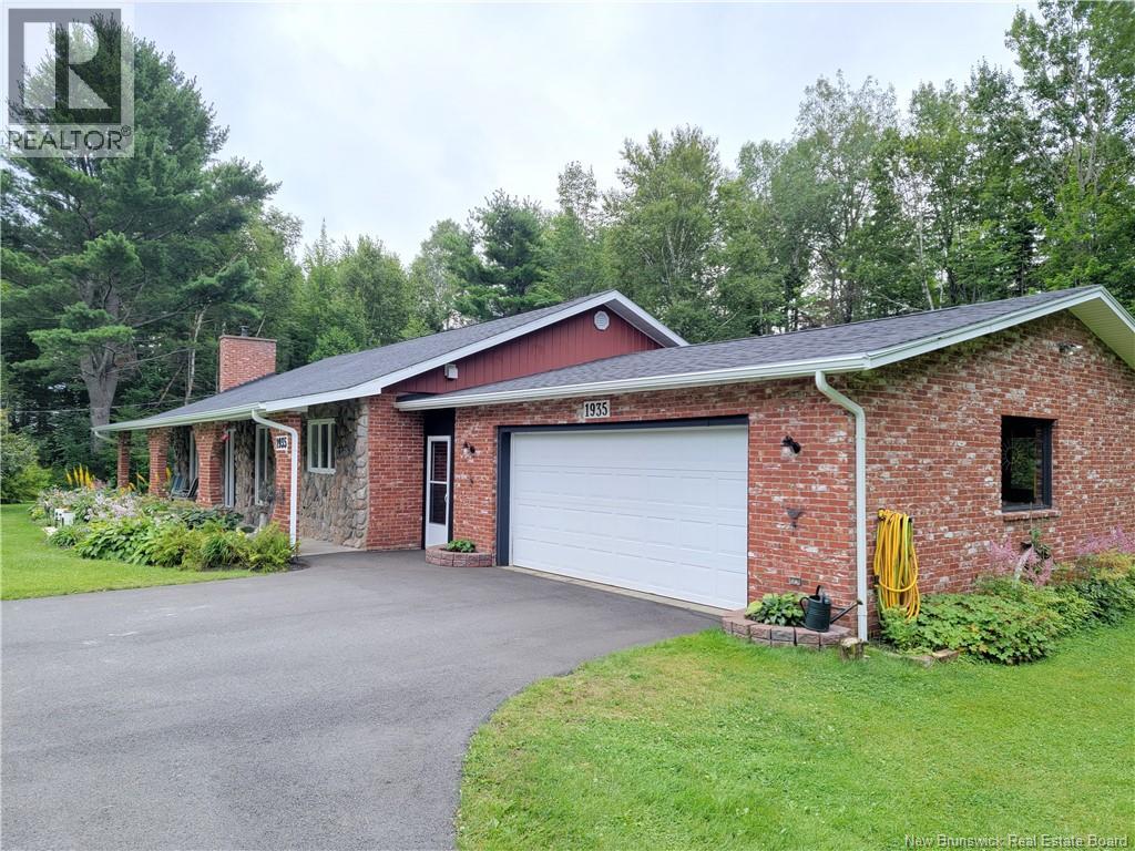 1935 Palmer, Bathurst, New Brunswick  E2A 4X7 - Photo 2 - NB125816