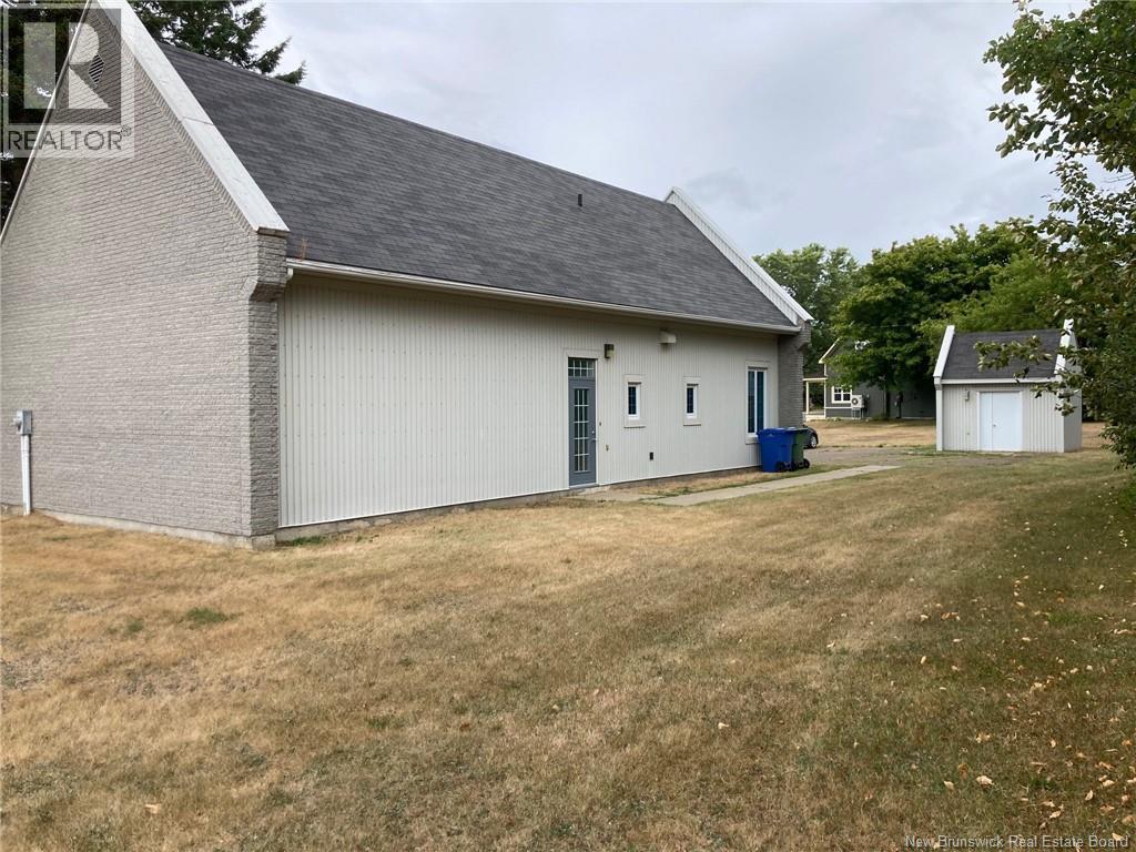 324 Boul. St-Pierre Ouest, Caraquet, New Brunswick  E1W 1A3 - Photo 2 - NB125879