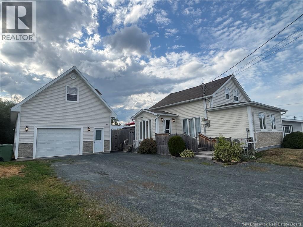 676 Rue Principale, Beresford, New Brunswick  E8K 2Y1 - Photo 2 - NB126011