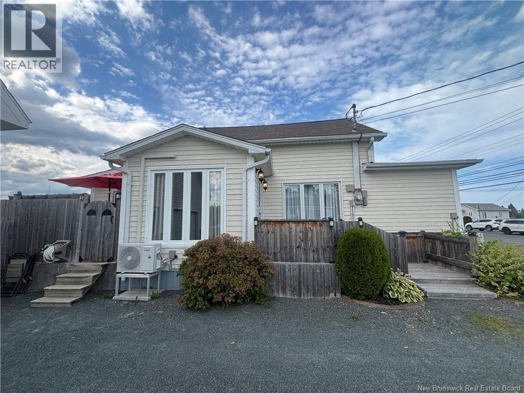 676 Rue Principale, Beresford, New Brunswick  E8K 2Y1 - Photo 3 - NB126011