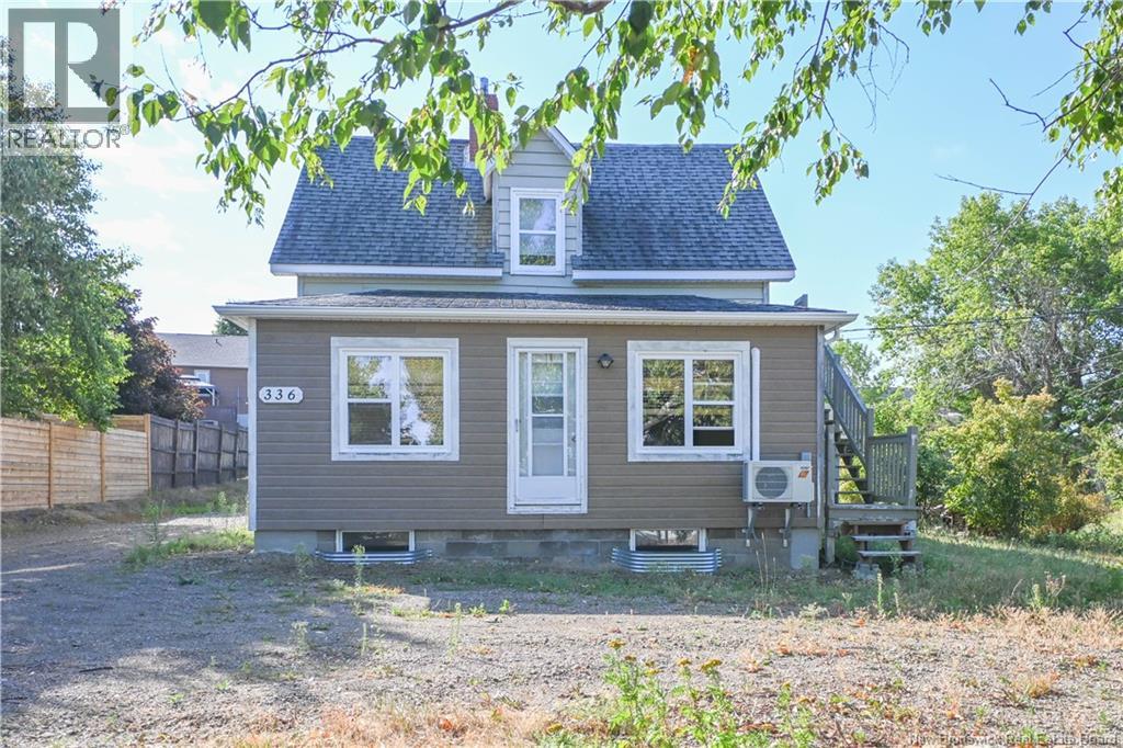 336 Saint-Pierre O. Boulevard, Caraquet, New Brunswick  E1W 1A3 - Photo 1 - NB126054