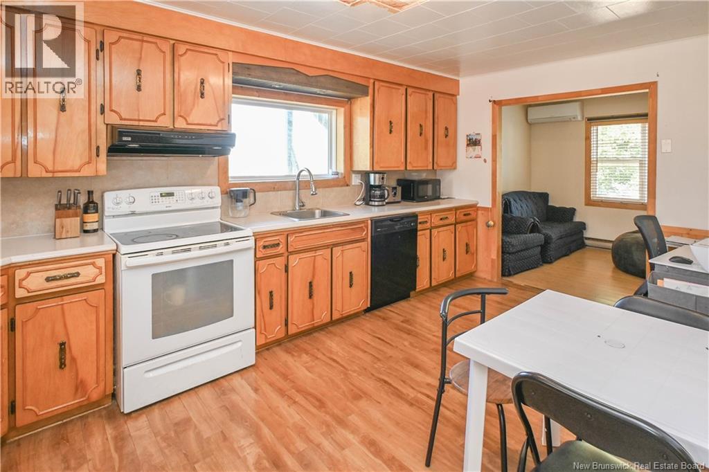 336 Saint-Pierre O. Boulevard, Caraquet, New Brunswick  E1W 1A3 - Photo 14 - NB126054