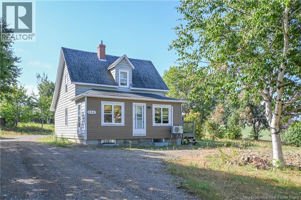 336 Saint-Pierre O. Boulevard, Caraquet, New Brunswick  E1W 1A3 - Photo 2 - NB126054