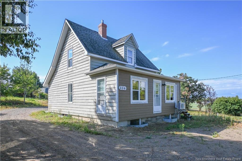 336 Saint-Pierre O. Boulevard, Caraquet, New Brunswick  E1W 1A3 - Photo 3 - NB126054