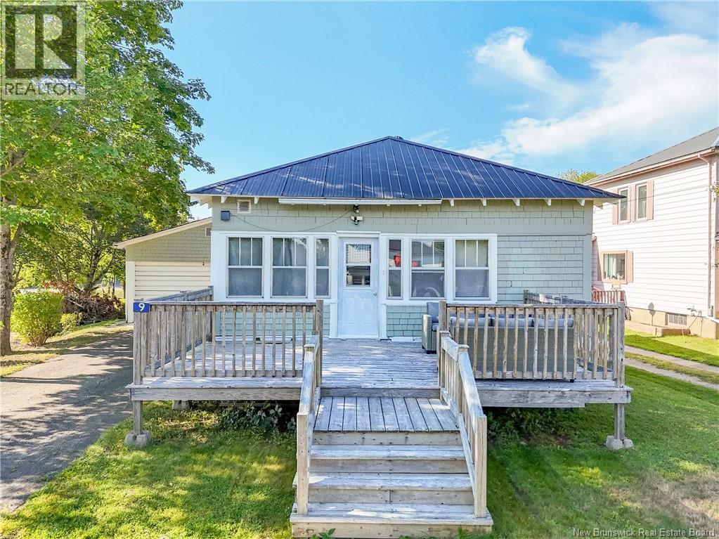 9 Elm Street, Mcadam, New Brunswick  E6J 1X5 - Photo 2 - NB126070