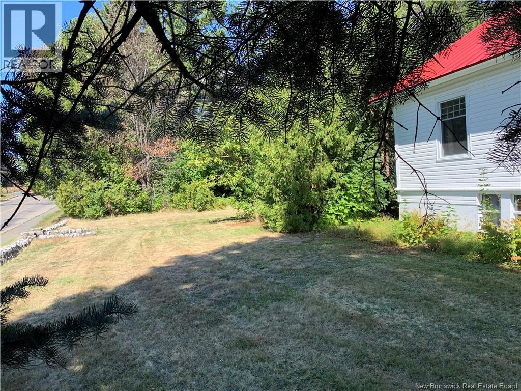 775 Murray Avenue, Bathurst, New Brunswick  E2A 1V3 - Photo 2 - NB126065