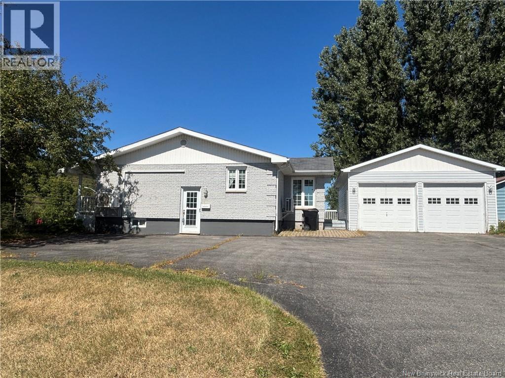 1610 St Peter Avenue, Bathurst, New Brunswick  E2A 3B1 - Photo 2 - NB126084