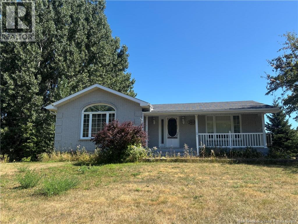 1610 St Peter Avenue, Bathurst, New Brunswick  E2A 3B1 - Photo 3 - NB126084