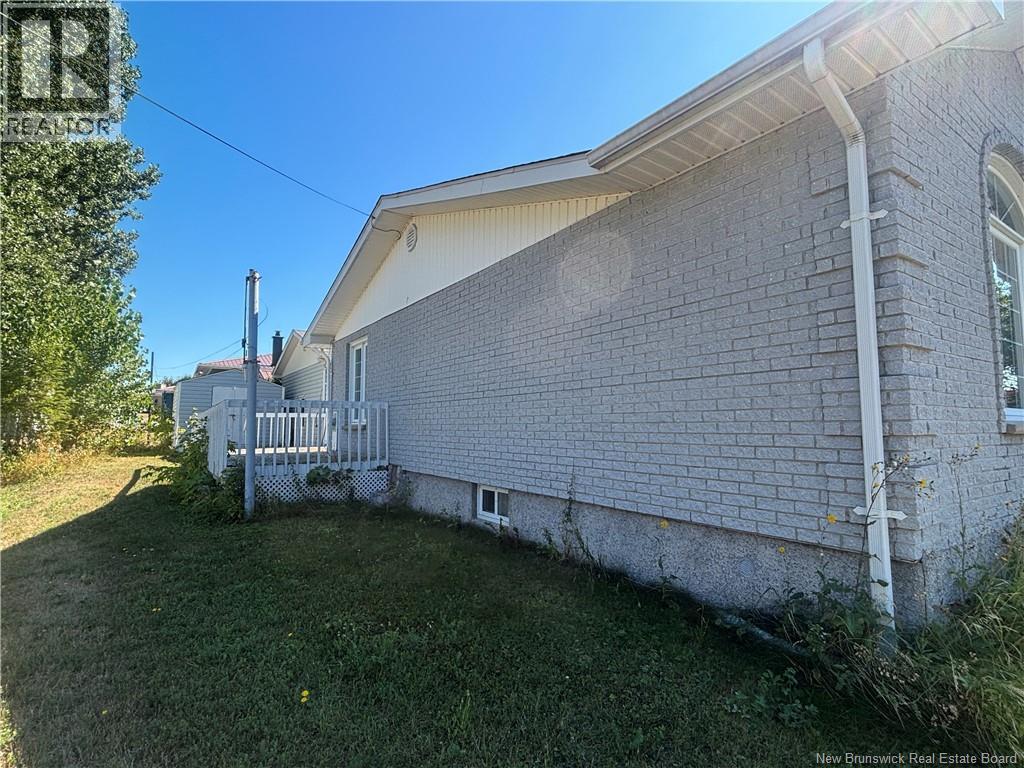 1610 St Peter Avenue, Bathurst, New Brunswick  E2A 3B1 - Photo 5 - NB126084
