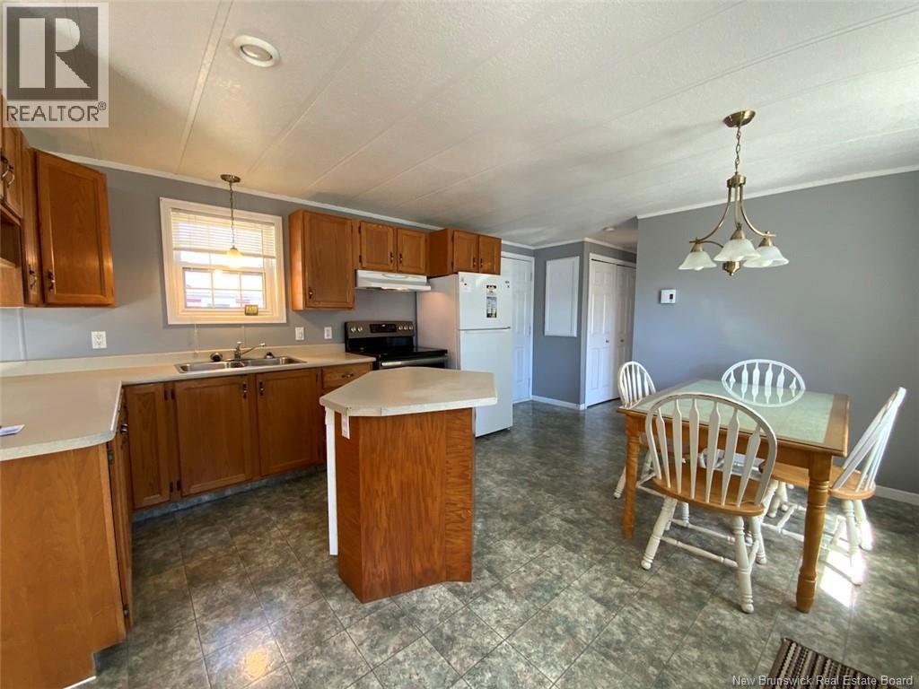 25 Parc P'tiso Street, Edmundston, New Brunswick  E3V 3X7 - Photo 5 - NB126085