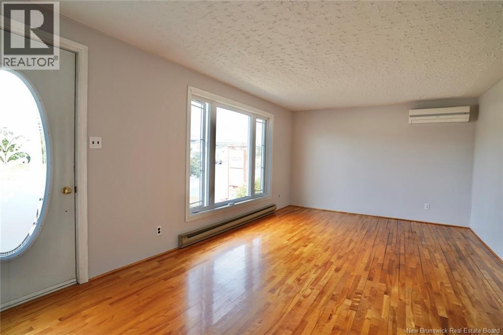 629 Rue Principale, Beresford, New Brunswick  E8K 1X6 - Photo 12 - NB125951