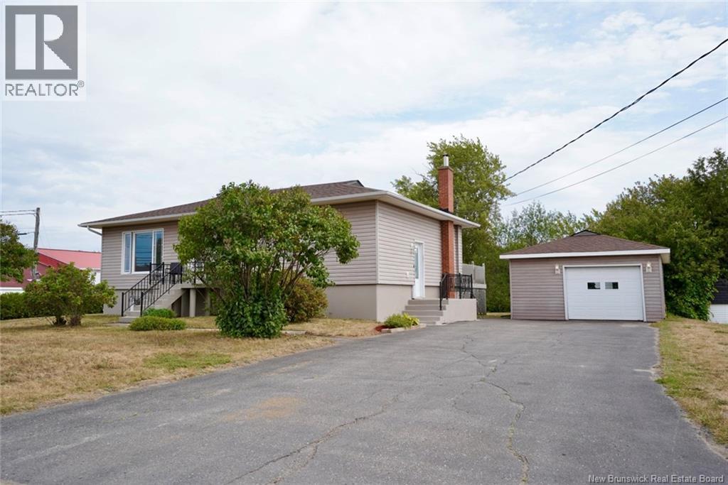 629 Rue Principale, Beresford, New Brunswick  E8K 1X6 - Photo 3 - NB125951