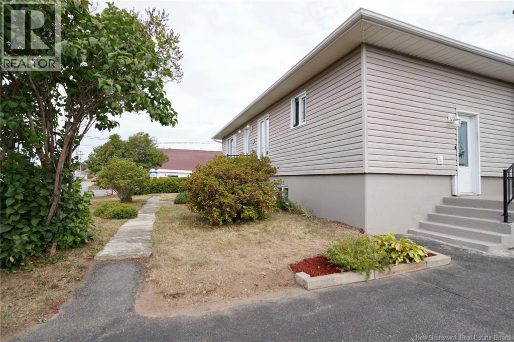 629 Rue Principale, Beresford, New Brunswick  E8K 1X6 - Photo 4 - NB125951