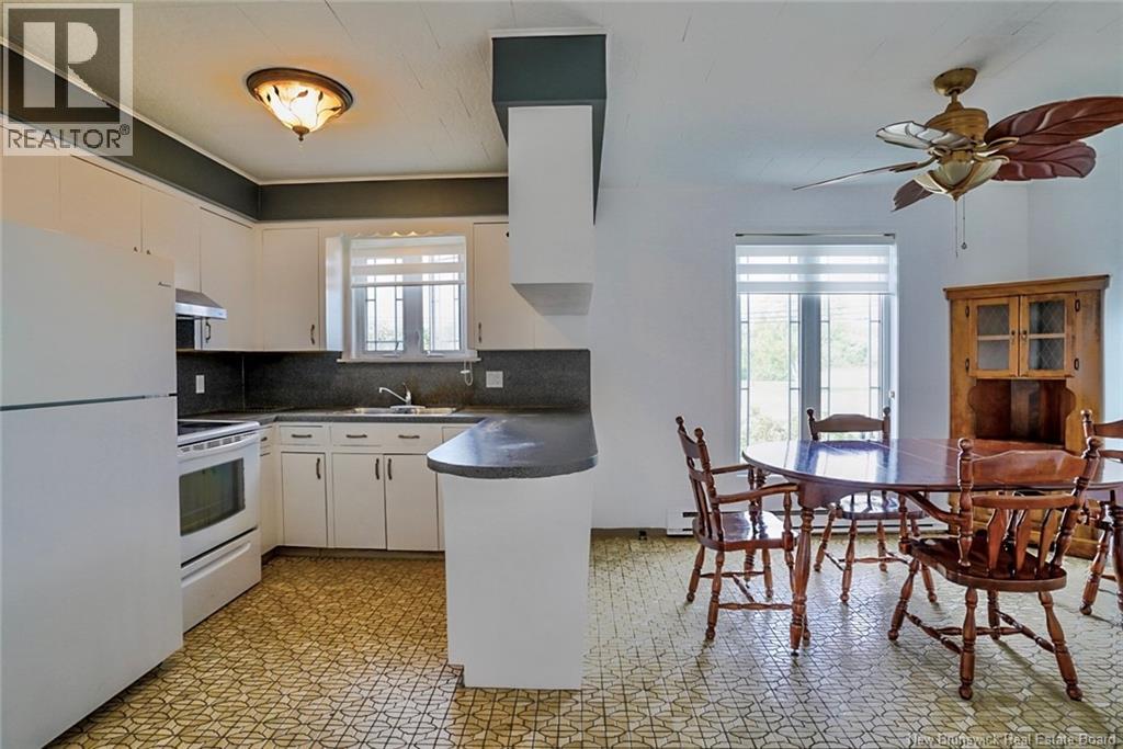 629 Rue Principale, Beresford, New Brunswick  E8K 1X6 - Photo 8 - NB125951