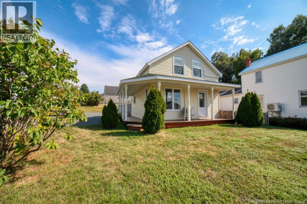 1109 King, Bathurst, New Brunswick  E2A 1S3 - Photo 1 - NB126142