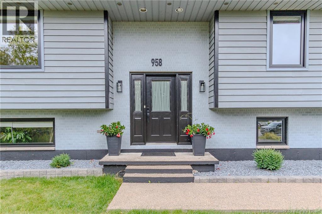 958 Kennebecasis Drive, Saint John, New Brunswick  E2K 5A8 - Photo 3 - NB126210