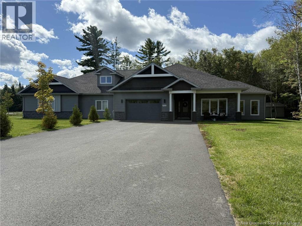 955 Main Street, Grand-Sault/grand Falls, New Brunswick  E3Z 2W3 - Photo 2 - NB126107