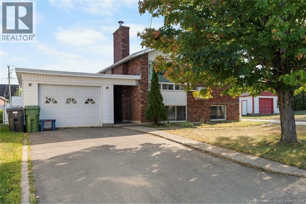 883 Rue Landry, Bathurst, New Brunswick  E2A 2V2 - Photo 2 - NB126115