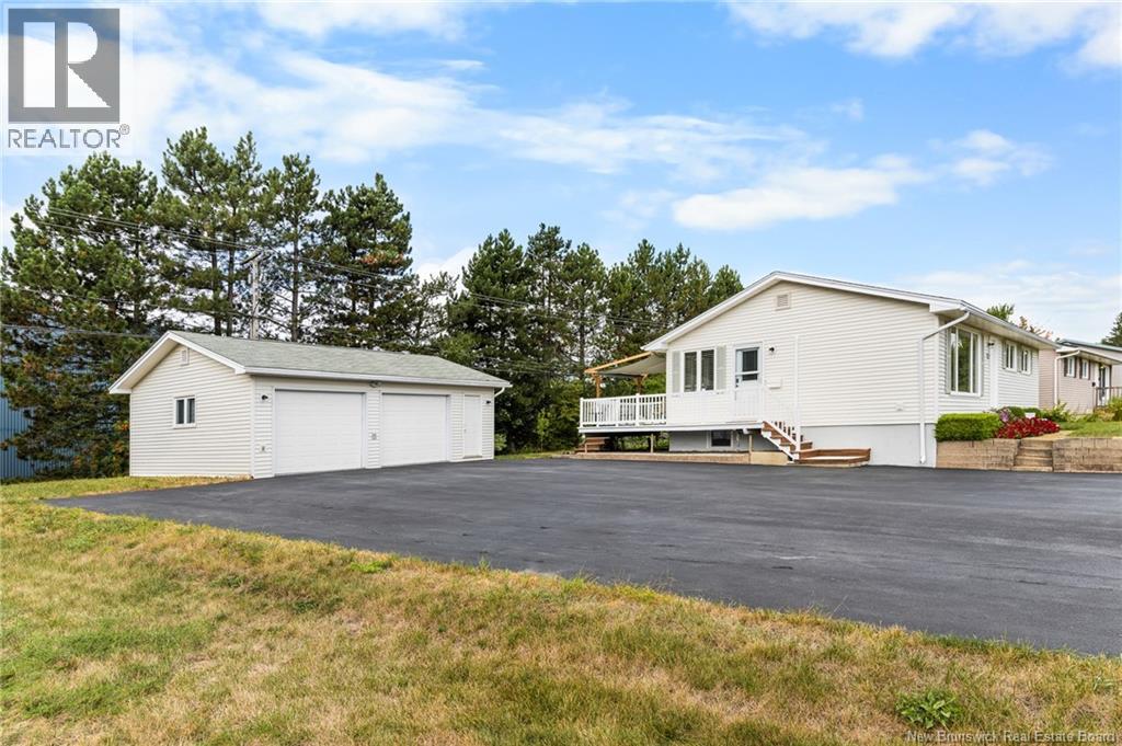 70 Chelsea, Moncton, New Brunswick  E1G 1H8 - Photo 2 - NB126233
