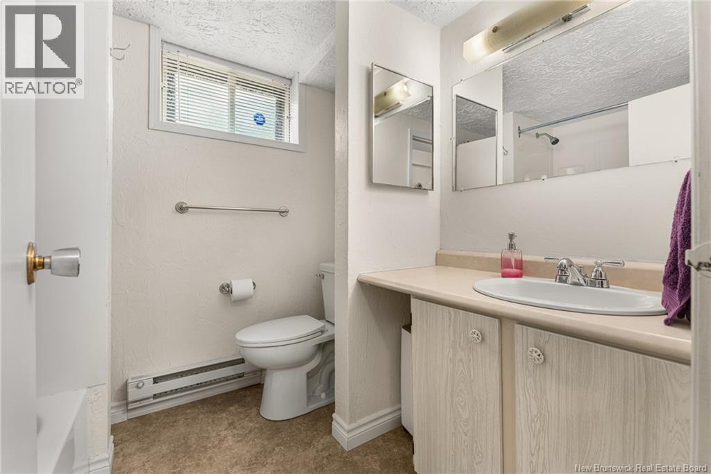70 Chelsea, Moncton, New Brunswick  E1G 1H8 - Photo 34 - NB126233