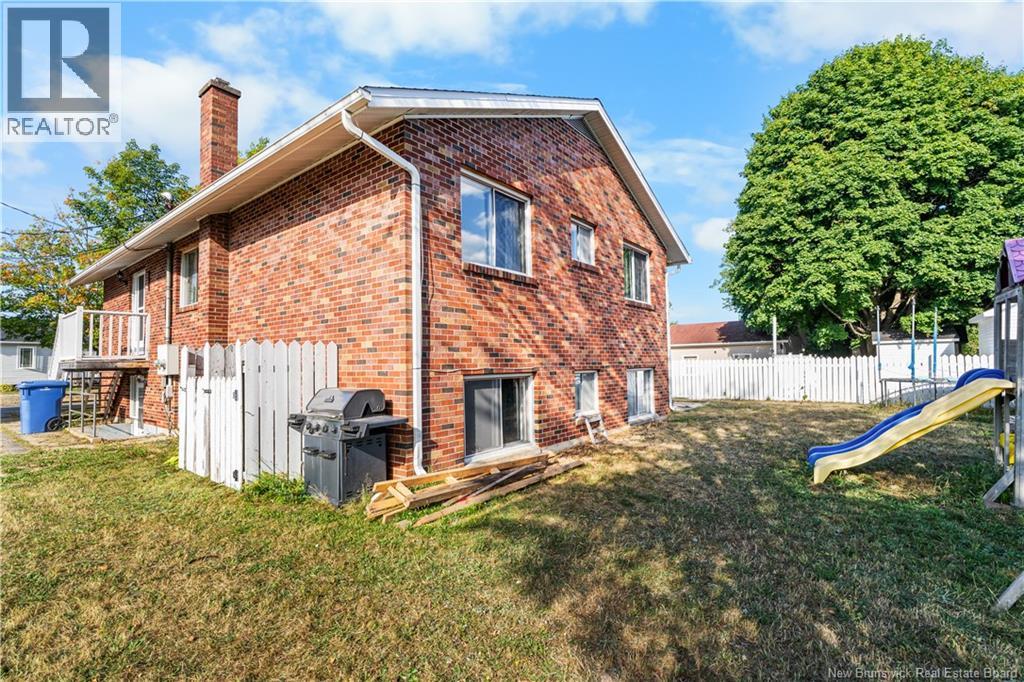 883 Rue Landry, Bathurst, New Brunswick  E2A 2V2 - Photo 4 - NB126273