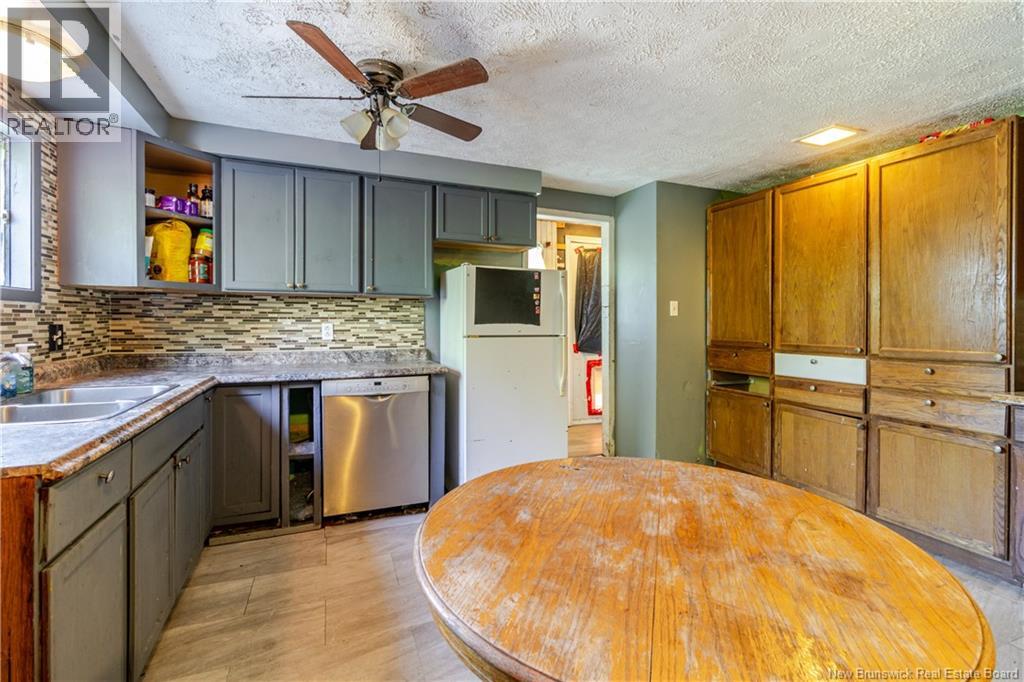 100 Riverside Drive, Fredericton Junction, New Brunswick  E5L 1V7 - Photo 3 - NB126064