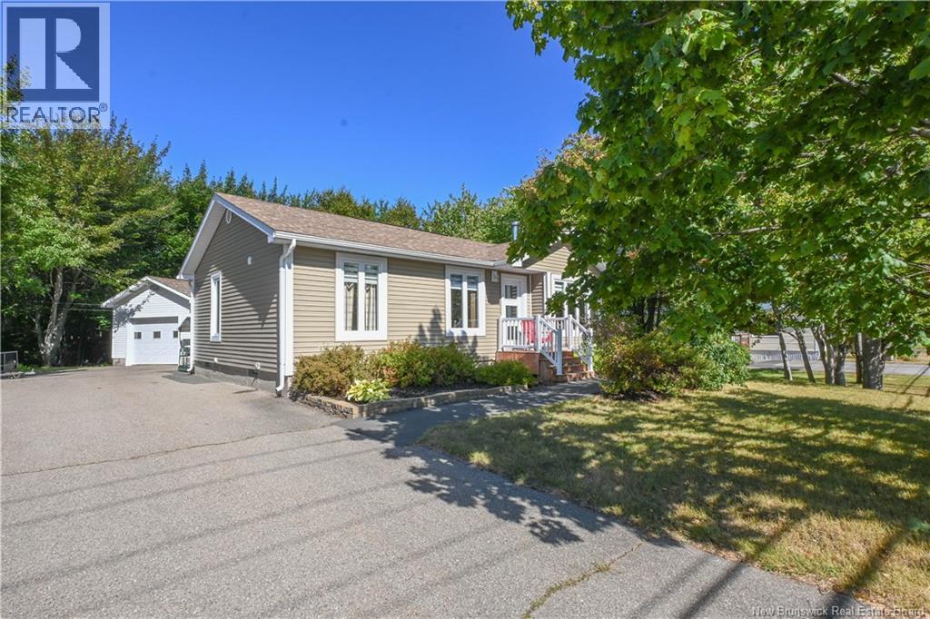 284 Rue Du Pêcheur N Street, Lamèque, New Brunswick  E8T 1K3 - Photo 1 - NB126374