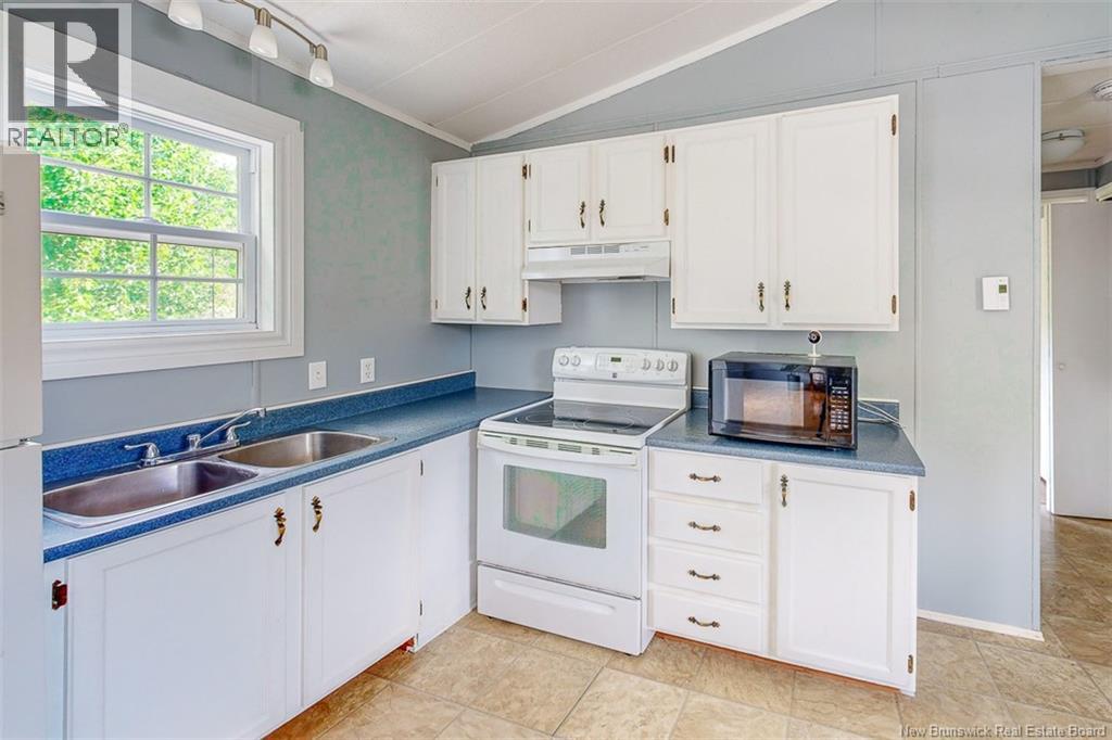 10 Daley Street, Lincoln, New Brunswick  E3B 6Z5 - Photo 2 - NB126257