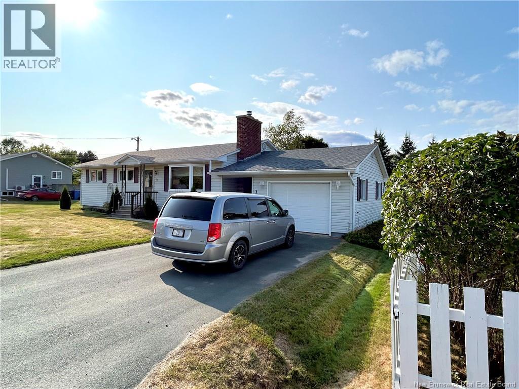 1 Vanstone Avenue, Miramichi, New Brunswick  E1N 1Y2 - Photo 2 - NB126413