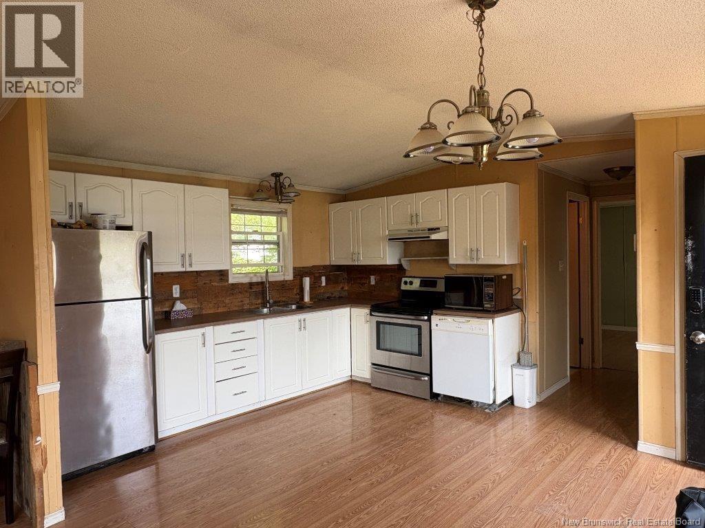 31 Peterson Avenue, New Maryland, New Brunswick  E3C 1P4 - Photo 2 - NB126441