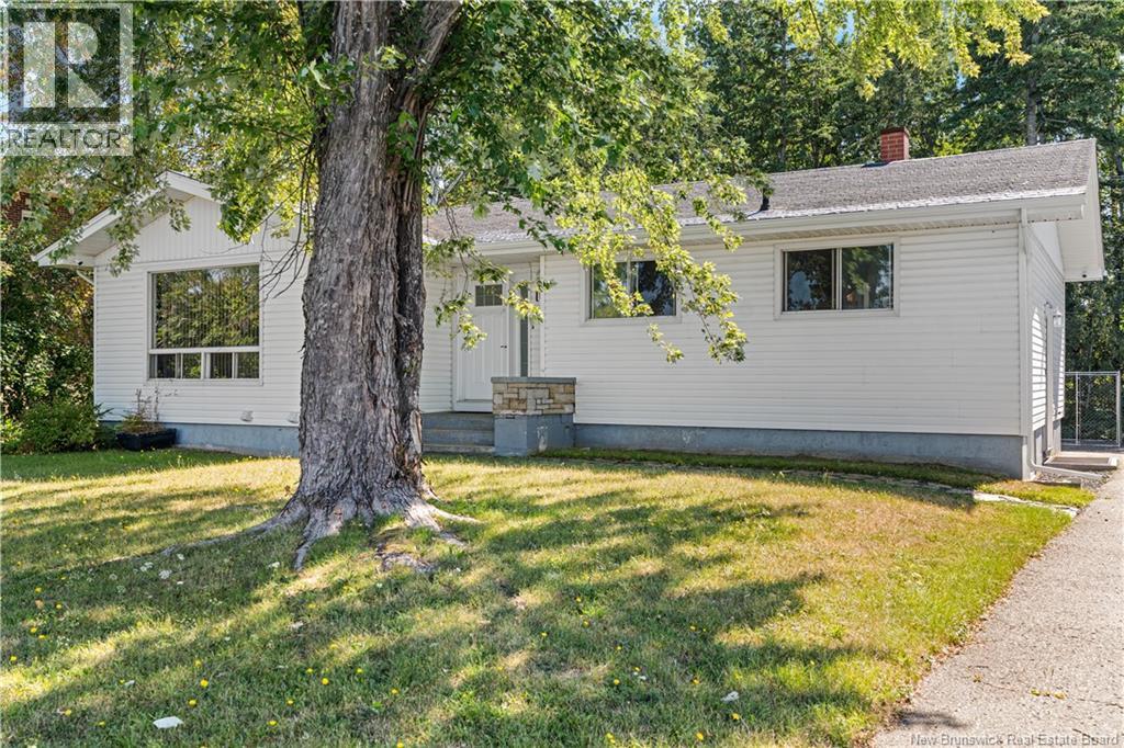 1235 Vanier, Bathurst, New Brunswick
