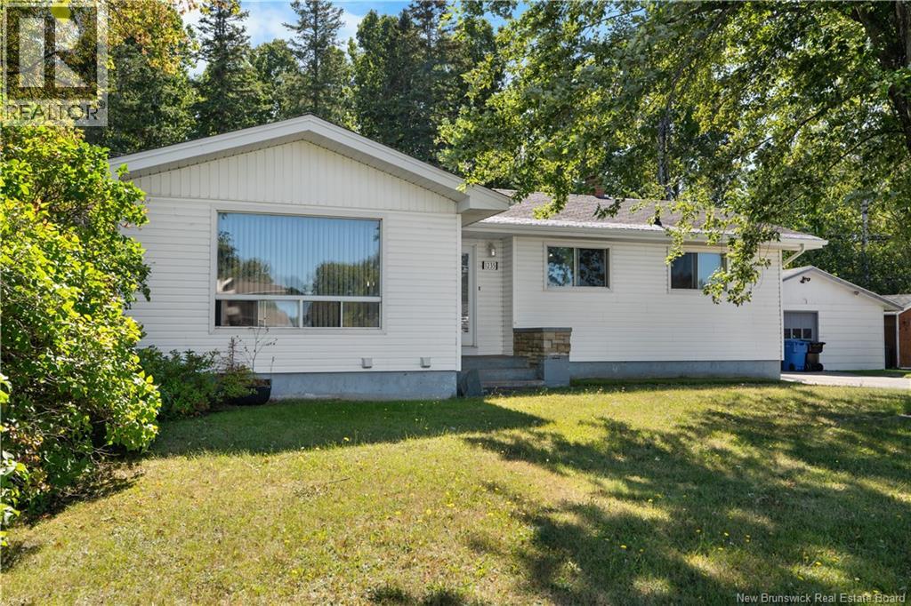 1235 Vanier, Bathurst, New Brunswick  E2A 3N6 - Photo 2 - NB126540