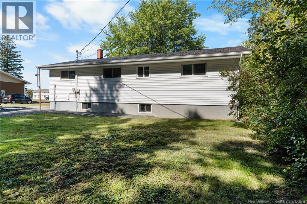 1235 Vanier, Bathurst, New Brunswick  E2A 3N6 - Photo 4 - NB126540