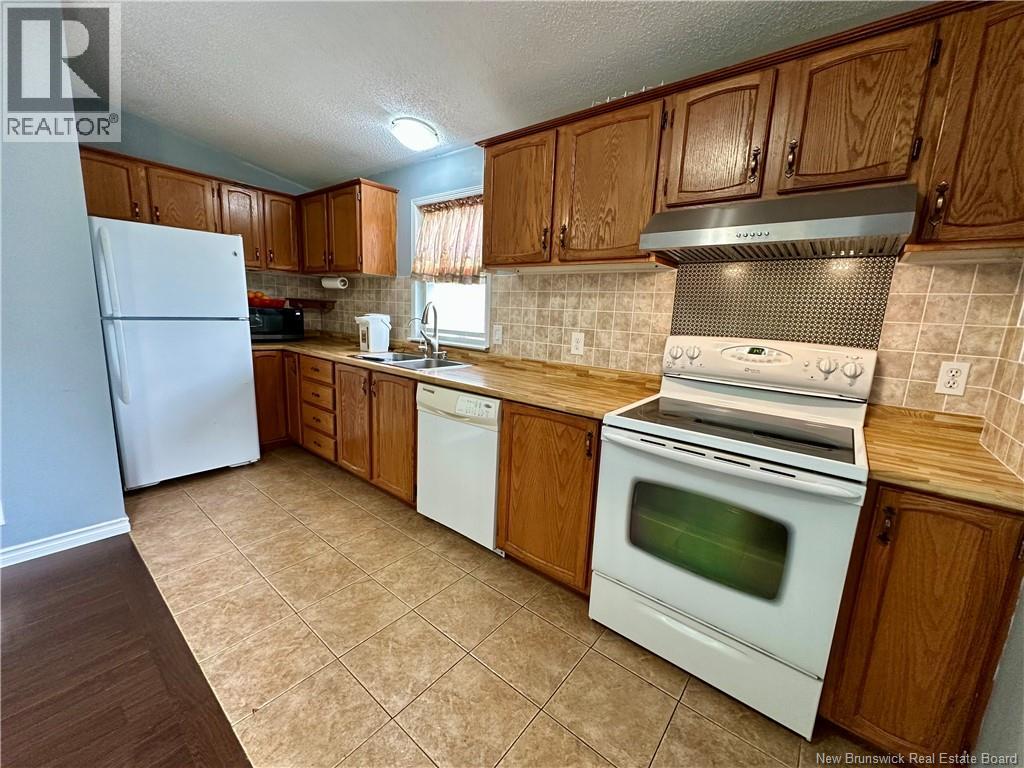 25 Bentley Avenue, Moncton, New Brunswick  E1E 4L1 - Photo 3 - NB126779