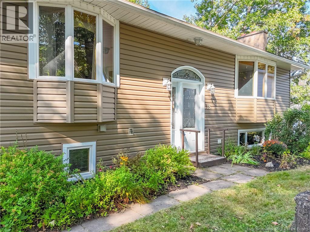 15 Coronation Court, Fredericton, New Brunswick E3A 4K3 - Photo 2 - NB126731