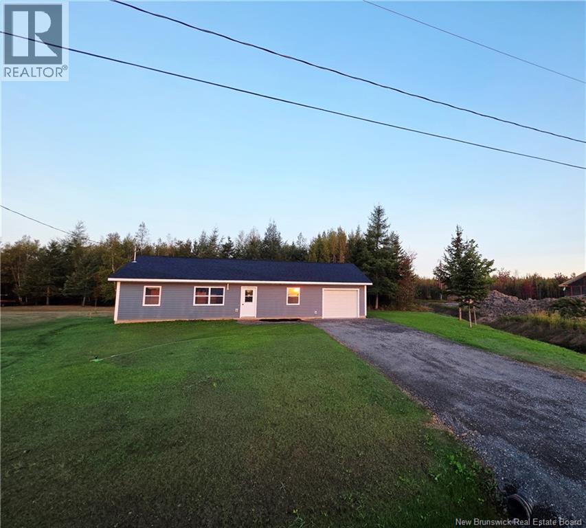 8 Fawcett Avenue, Petitcodiac, New Brunswick  E4Z 4H4 - Photo 2 - NB126877