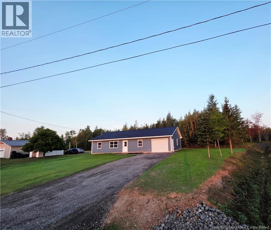 8 Fawcett Avenue, Petitcodiac, New Brunswick  E4Z 4H4 - Photo 3 - NB126877