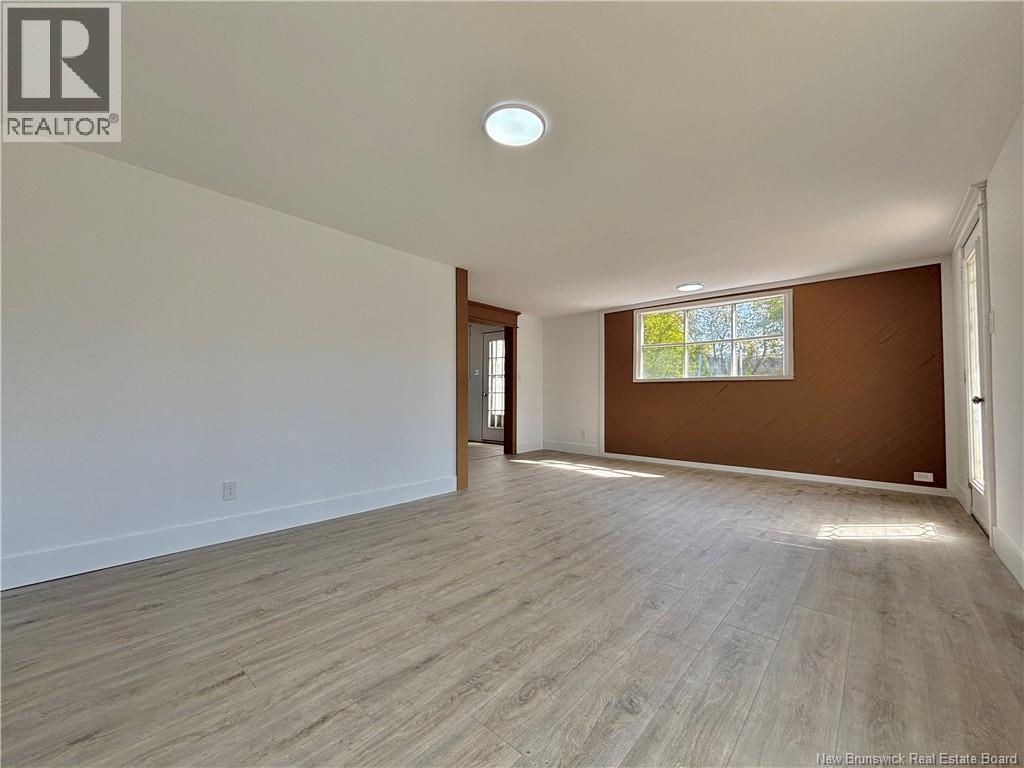 2617 Miramichi, Bathurst, New Brunswick  E2A 6K1 - Photo 9 - NB126894