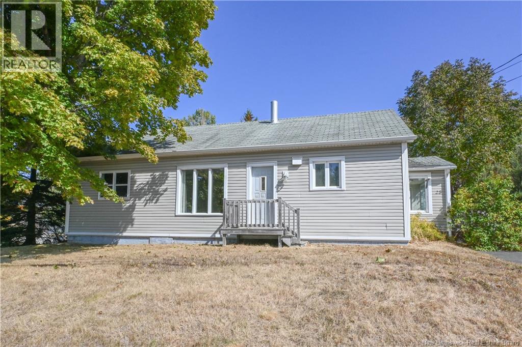 25 Rue Du Portage Street, Caraquet, New Brunswick  E1W 1A8 - Photo 2 - NB126975