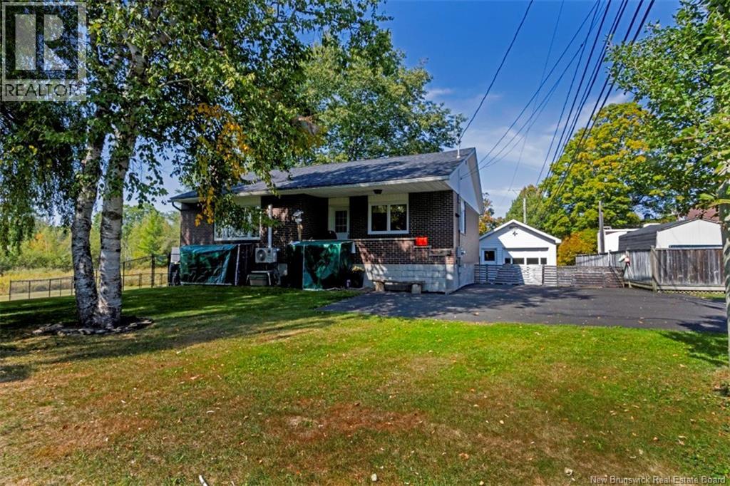 325-1/2 Canada, Fredericton, New Brunswick  E3A 4A3 - Photo 2 - NB126907