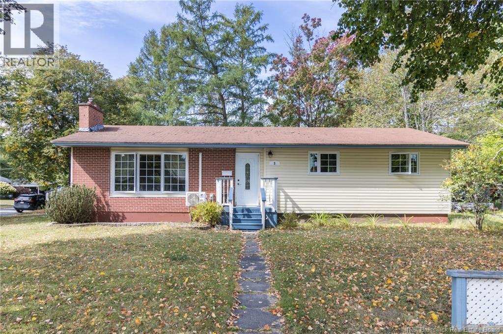 5 Walker Street, Fredericton, New Brunswick  E3A 3E2 - Photo 1 - NB127043