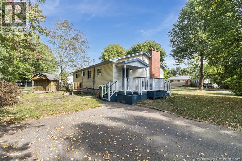 5 Walker Street, Fredericton, New Brunswick  E3A 3E2 - Photo 2 - NB127043