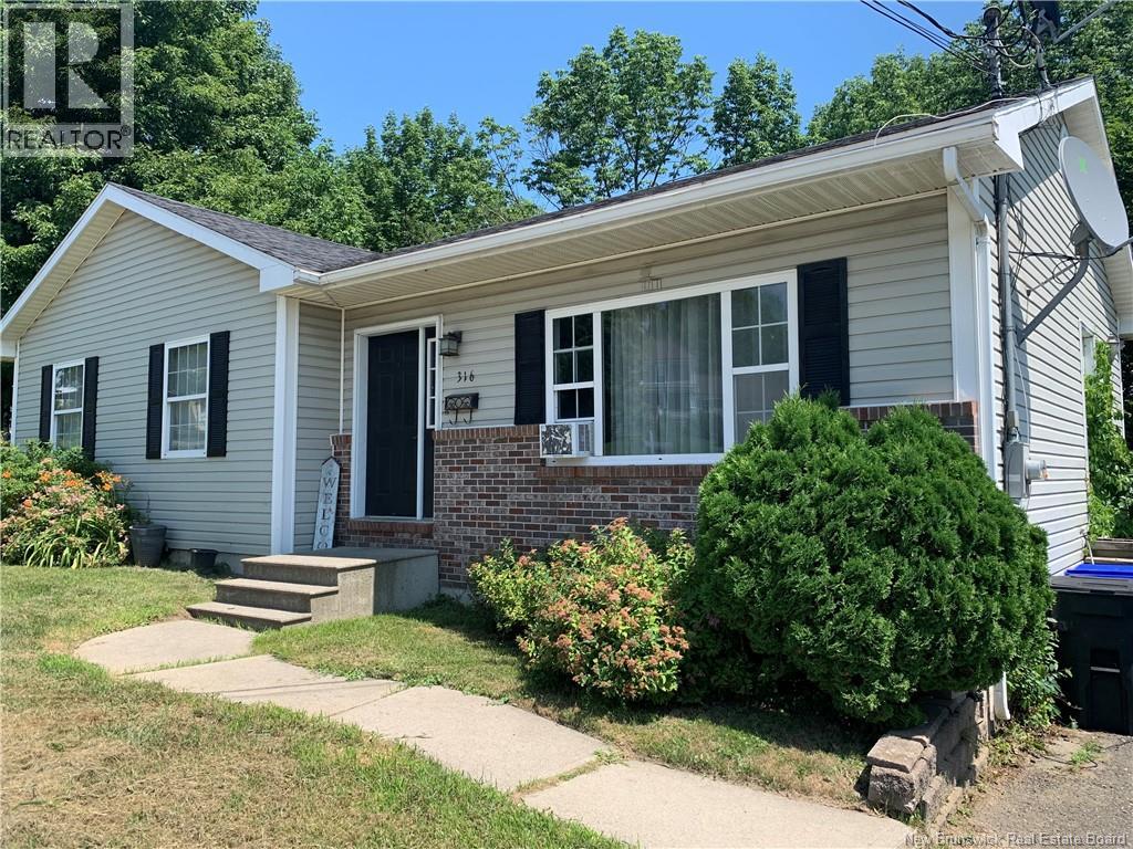 316 Milltown Boulevard, St. Stephen, New Brunswick  E3L 1H9 - Photo 2 - NB127094