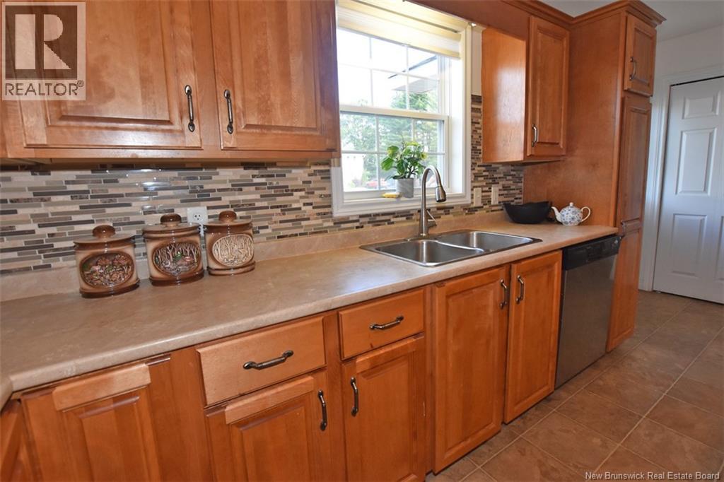 175 Riverside Drive, Fredericton, New Brunswick  E3A 6R1 - Photo 11 - NB127046