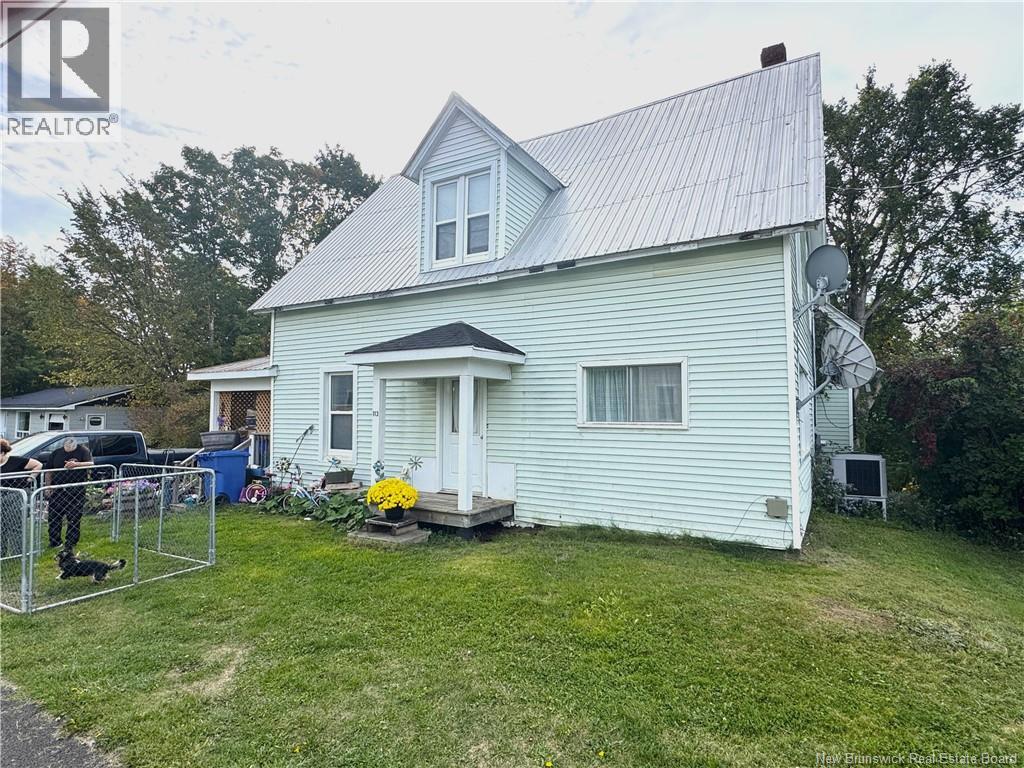 113 Saint John Street, Woodstock, New Brunswick  E7M 2T8 - Photo 1 - NB127079