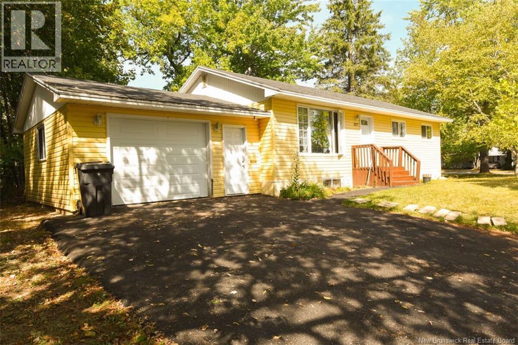 227 Leeds Drive, Fredericton, New Brunswick  E3B 4S7 - Photo 1 - NB127115