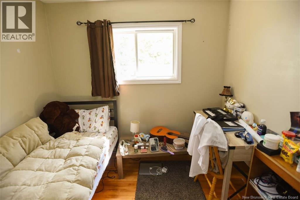 227 Leeds Drive, Fredericton, New Brunswick  E3B 4S7 - Photo 10 - NB127115